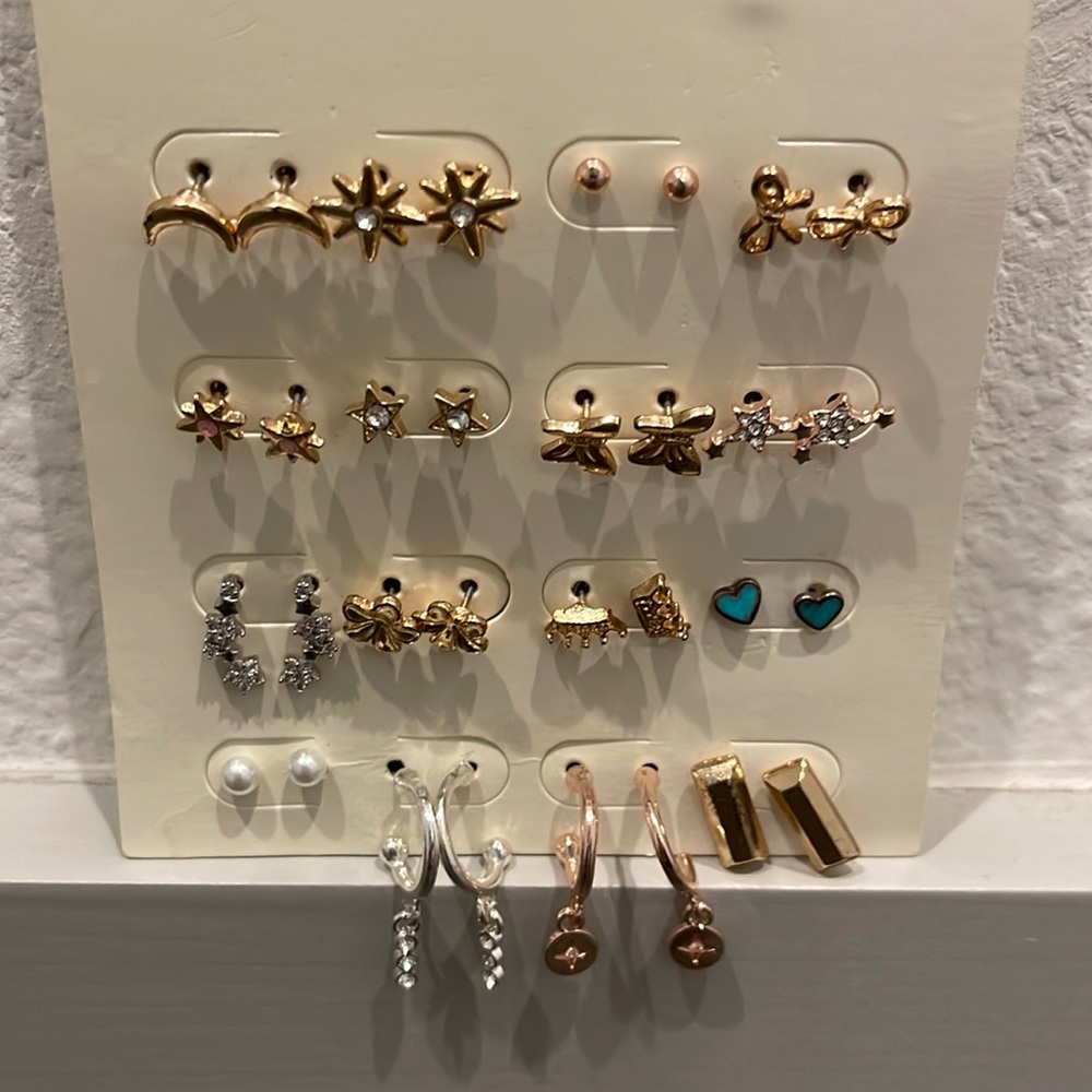 2/&9💥 Earring bundle